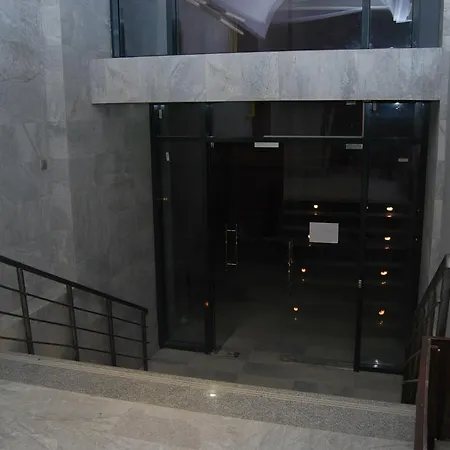 Luxury - Promenada Mall