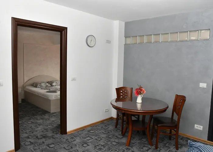 Luxury - Promenada Mall * Craiova