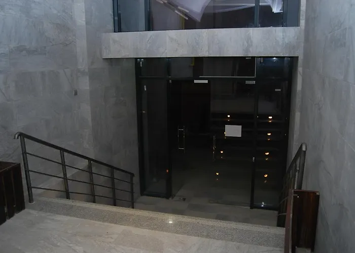 Luxury - Promenada Mall