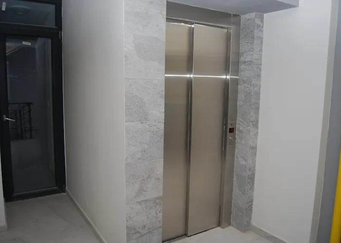 Luxury - Promenada Mall Craiova